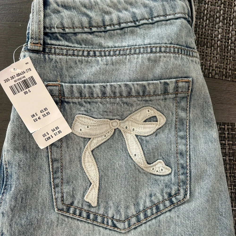 Hollister Low Rise Light Blue Jeans w/bows on pockets - Picture 11 of 11